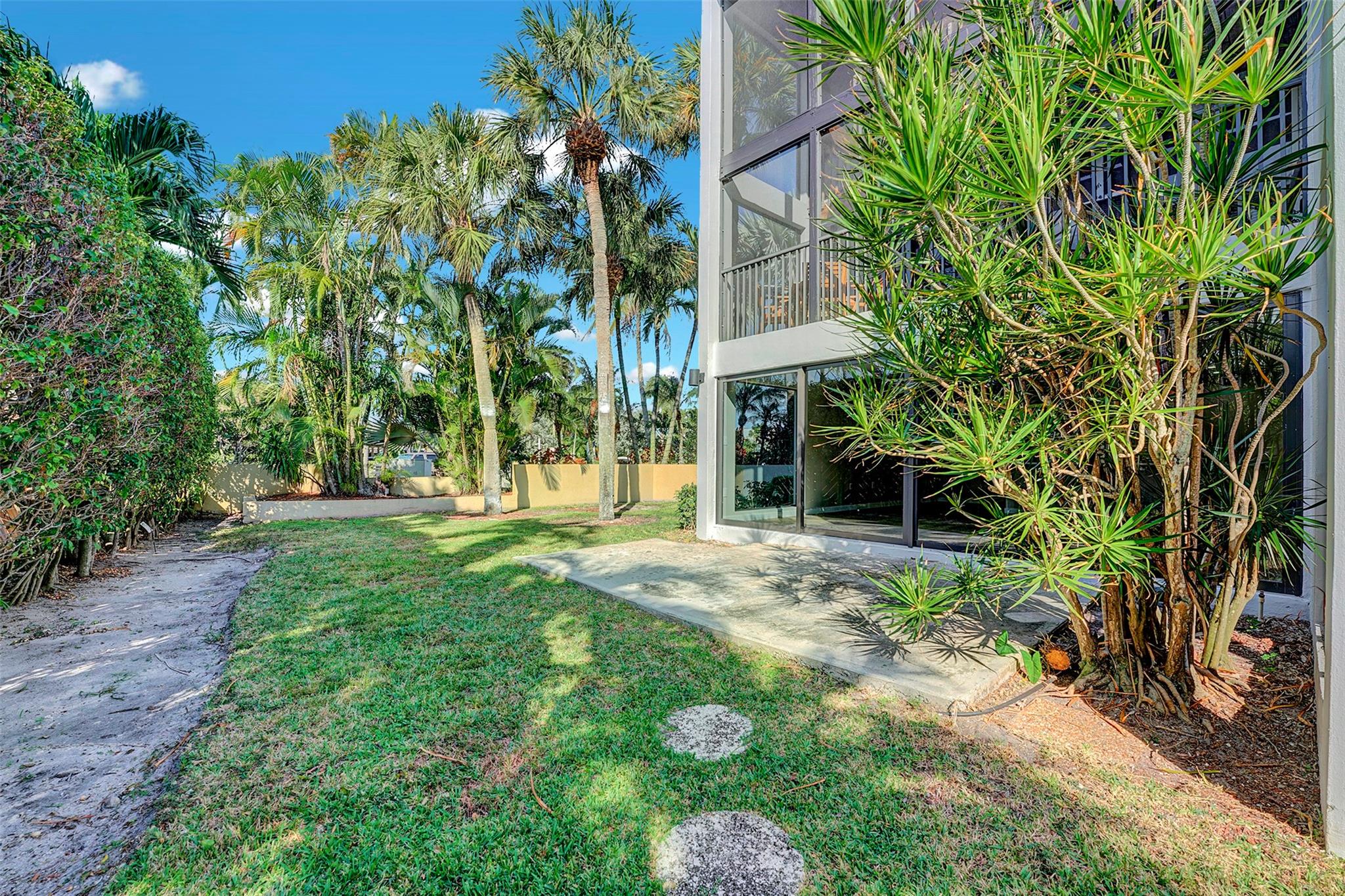 1100 SE 5th Ct 1