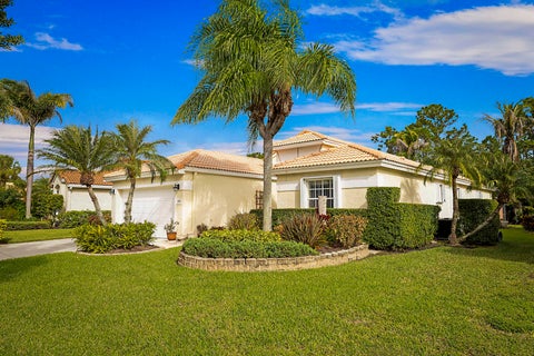 Photo of 6992 SE TWIN OAKS Circle SE, Stuart, FL 34997 (MLS # B26094676)