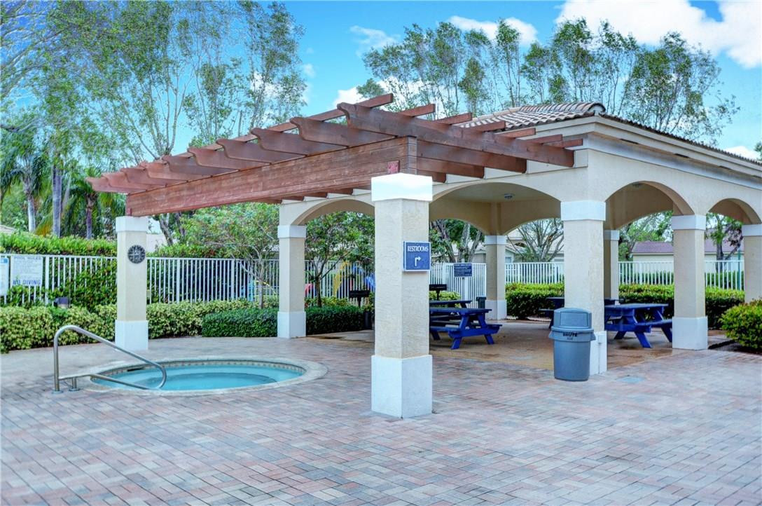Regency Lakes At Coconut - Residential