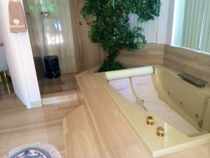 POINT MANALAPAN - Residential