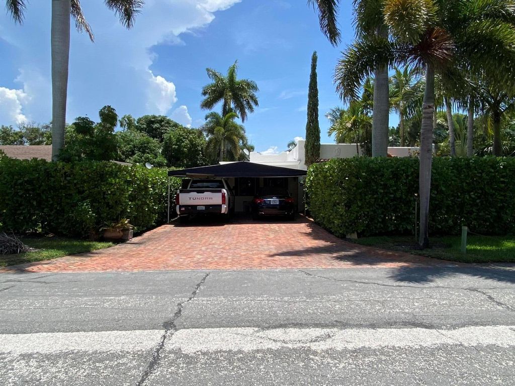 Photo of 811 NE 8th Avenue, Delray Beach, FL 33483 (MLS # R11106300)