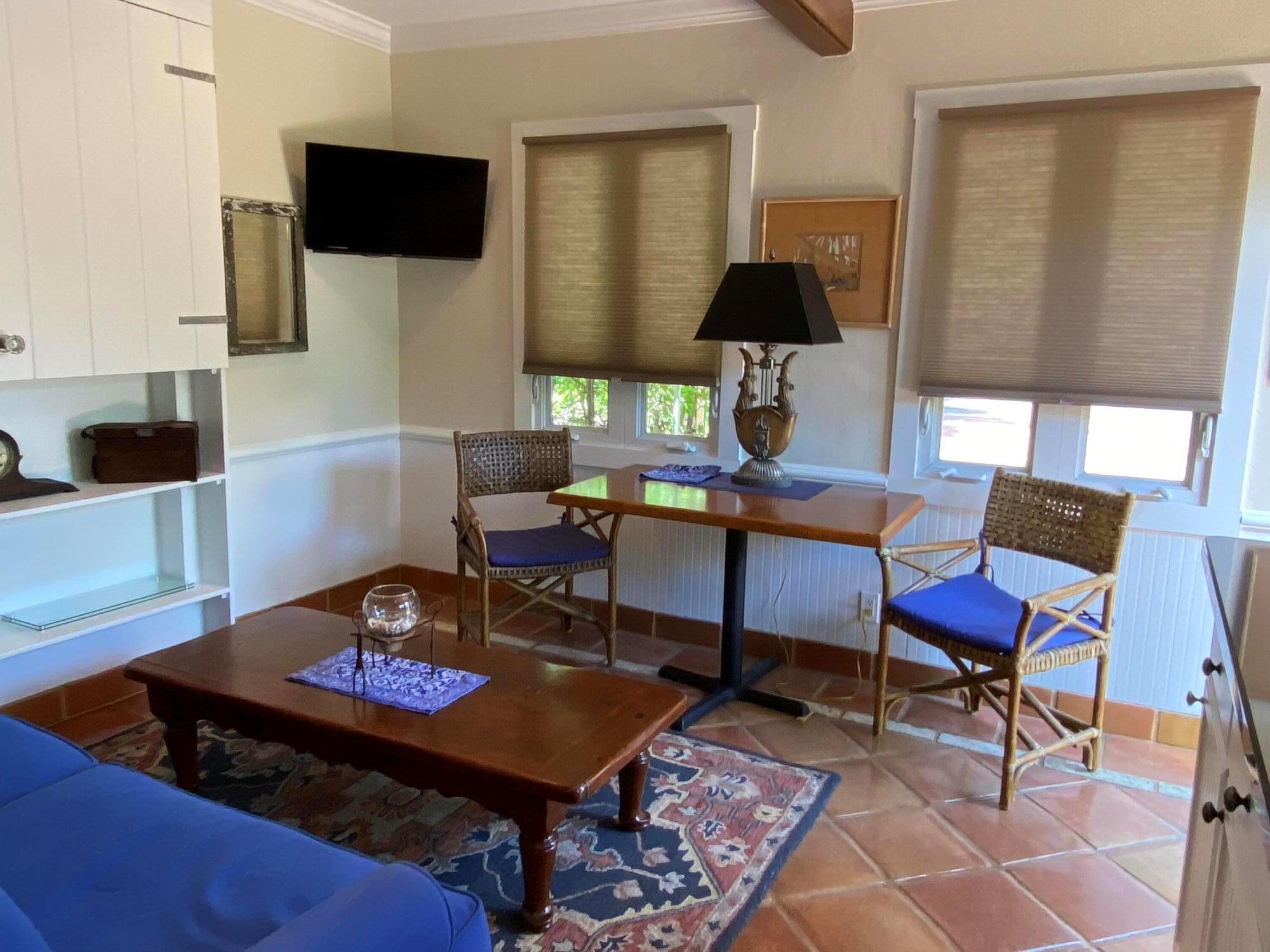 PRIME LOCATION! CHARMING 1 BEDROOM FURNISHED EFFICIENCY APARTMENT JUST 1/2 MILE TO THE BEACH! LESS THAN A MILE TO DELRAY'S DOWNTOWN ATLANTIC AVE. WITH INCREDIBLE RESTAURANTS, SHOPPING AND AN ARRAY OF ENTERTAINMENT VENUES! PERFECT PLACE TO CALL HOME BASE AT THE BEACH, THIS INCLUDES ALL UTILITIES (PLUS INTERNET) AND OFFERS A WASHER/DRYER AND PRIVATE PARKING. MINUTES TO I95, SERVICING FLL AND PBI AIRPORTS EQUALLY. MUST SEE, PLEASE CALL FOR YOUR PRIVATE SHOWING!