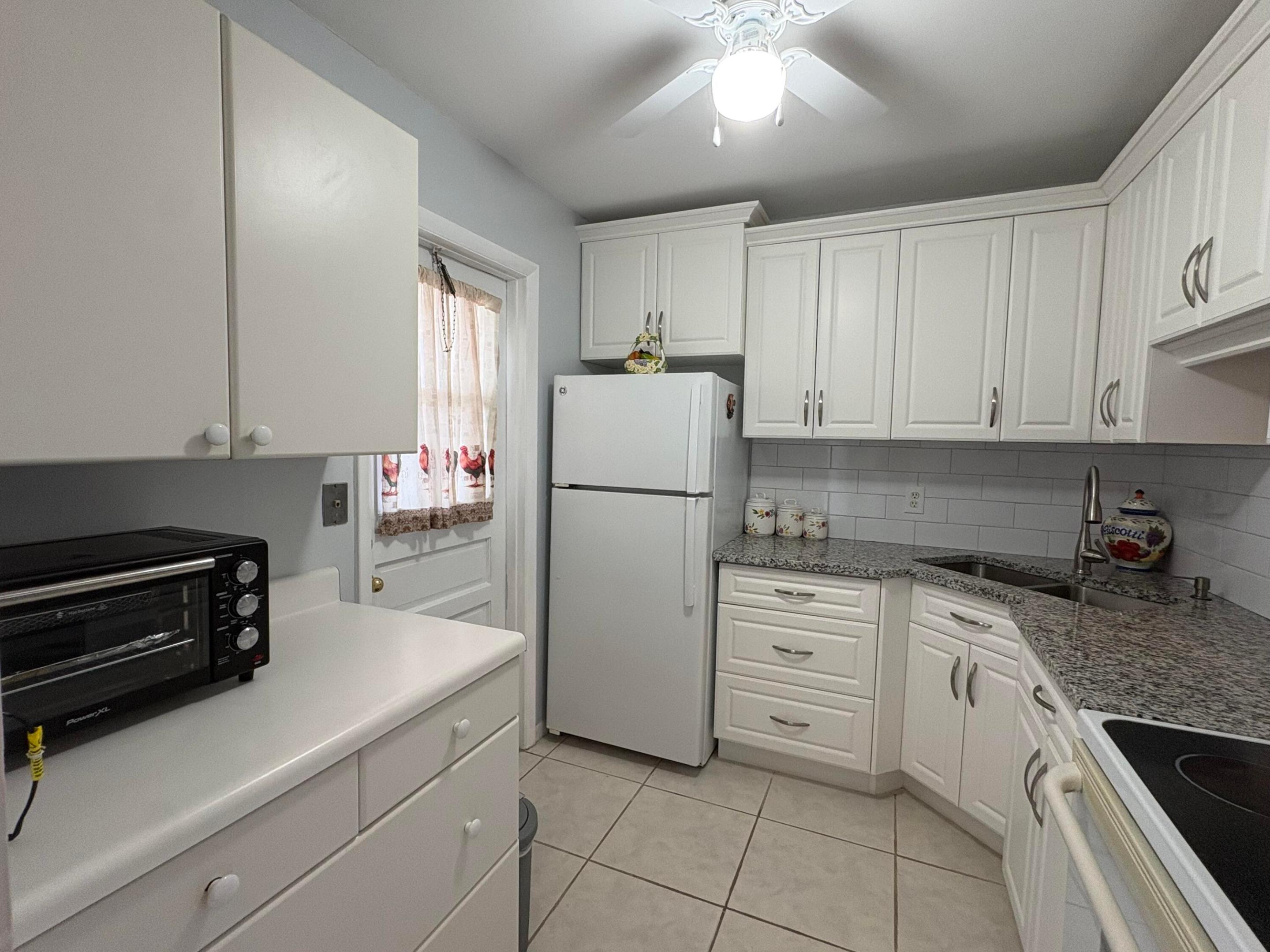 VILLAGE ROYALE CONDO 5 - Residential Lease