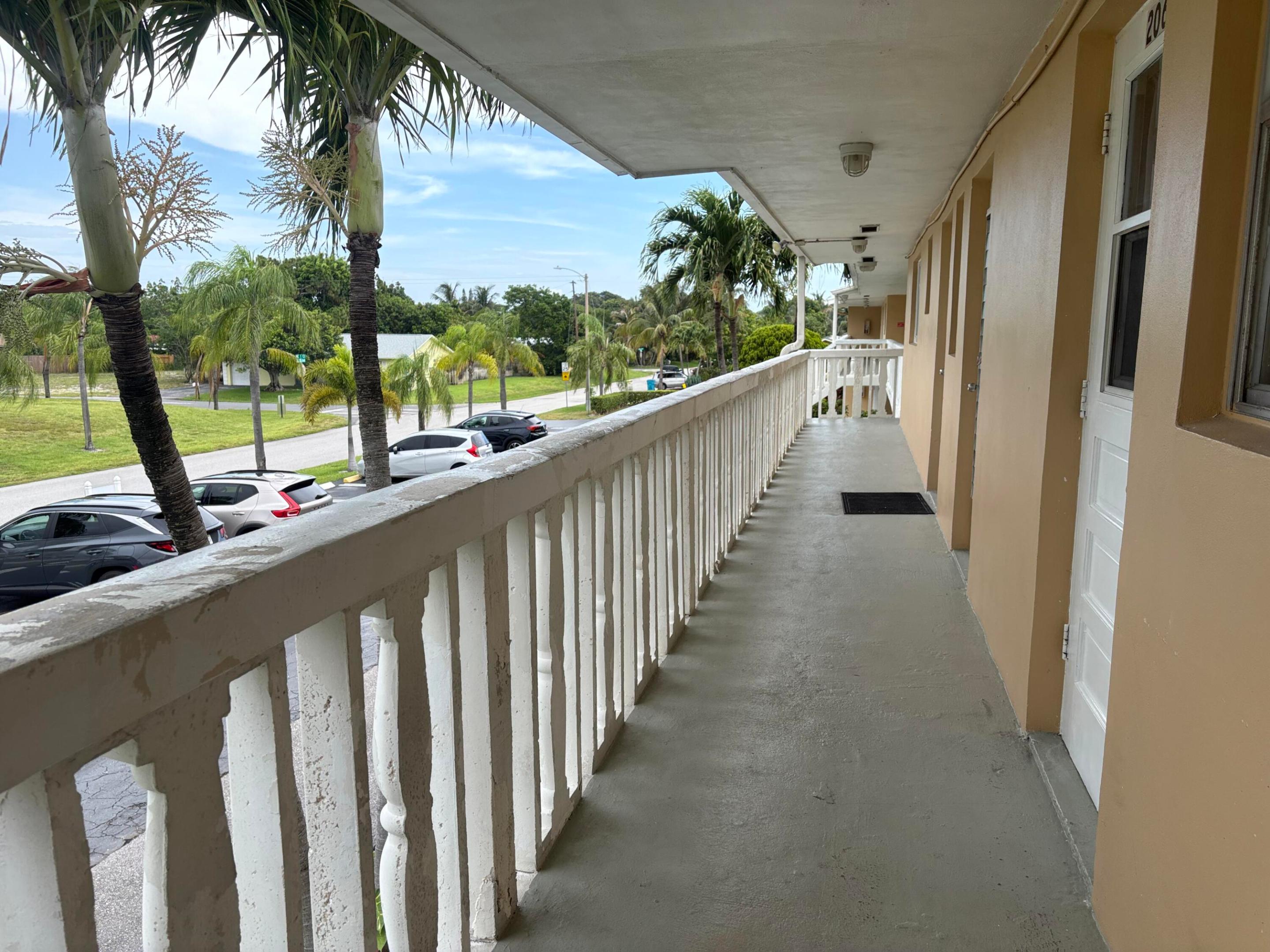 VILLAGE ROYALE CONDO 5 - Residential Lease
