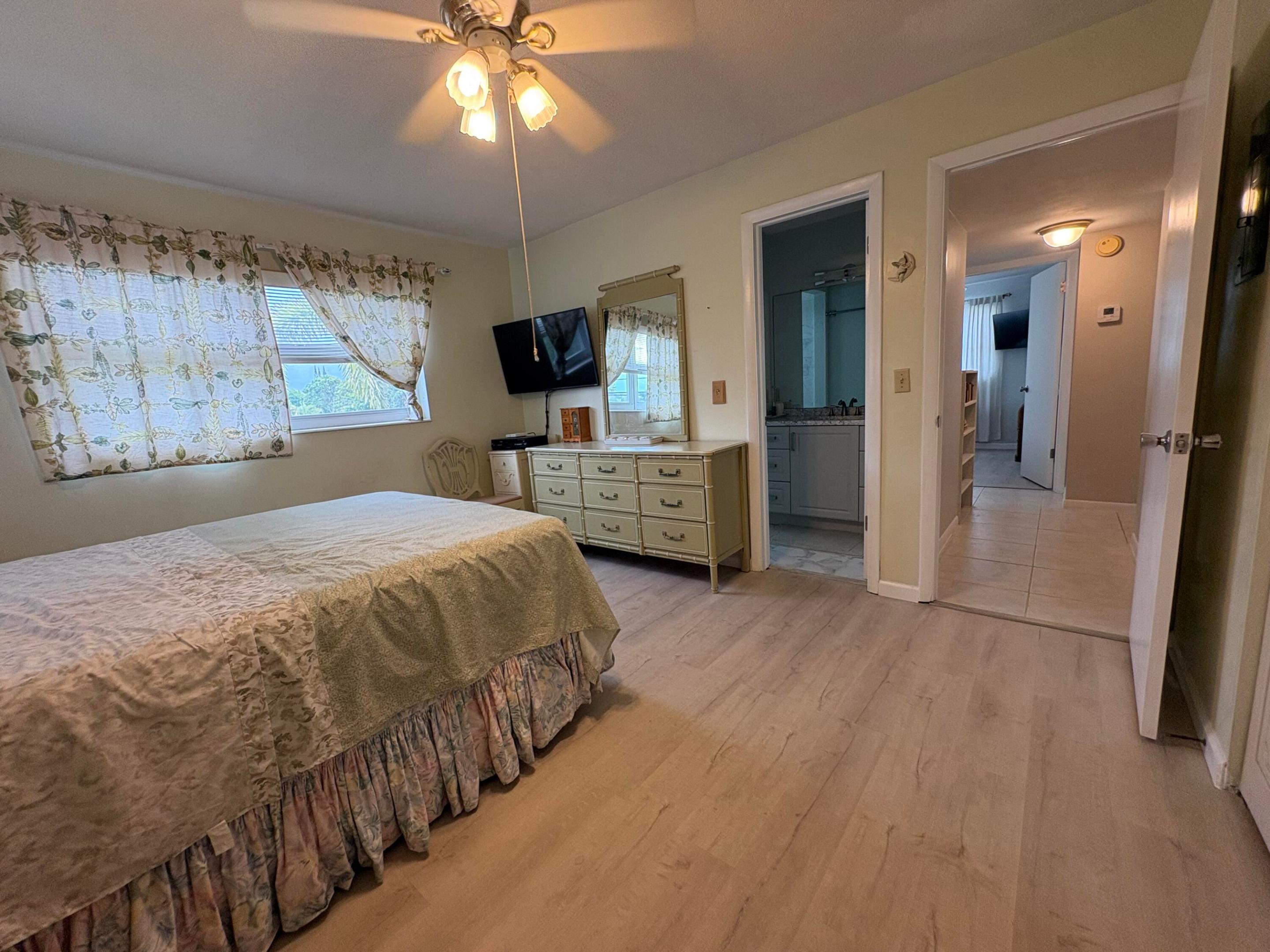 VILLAGE ROYALE CONDO 5 - Residential Lease