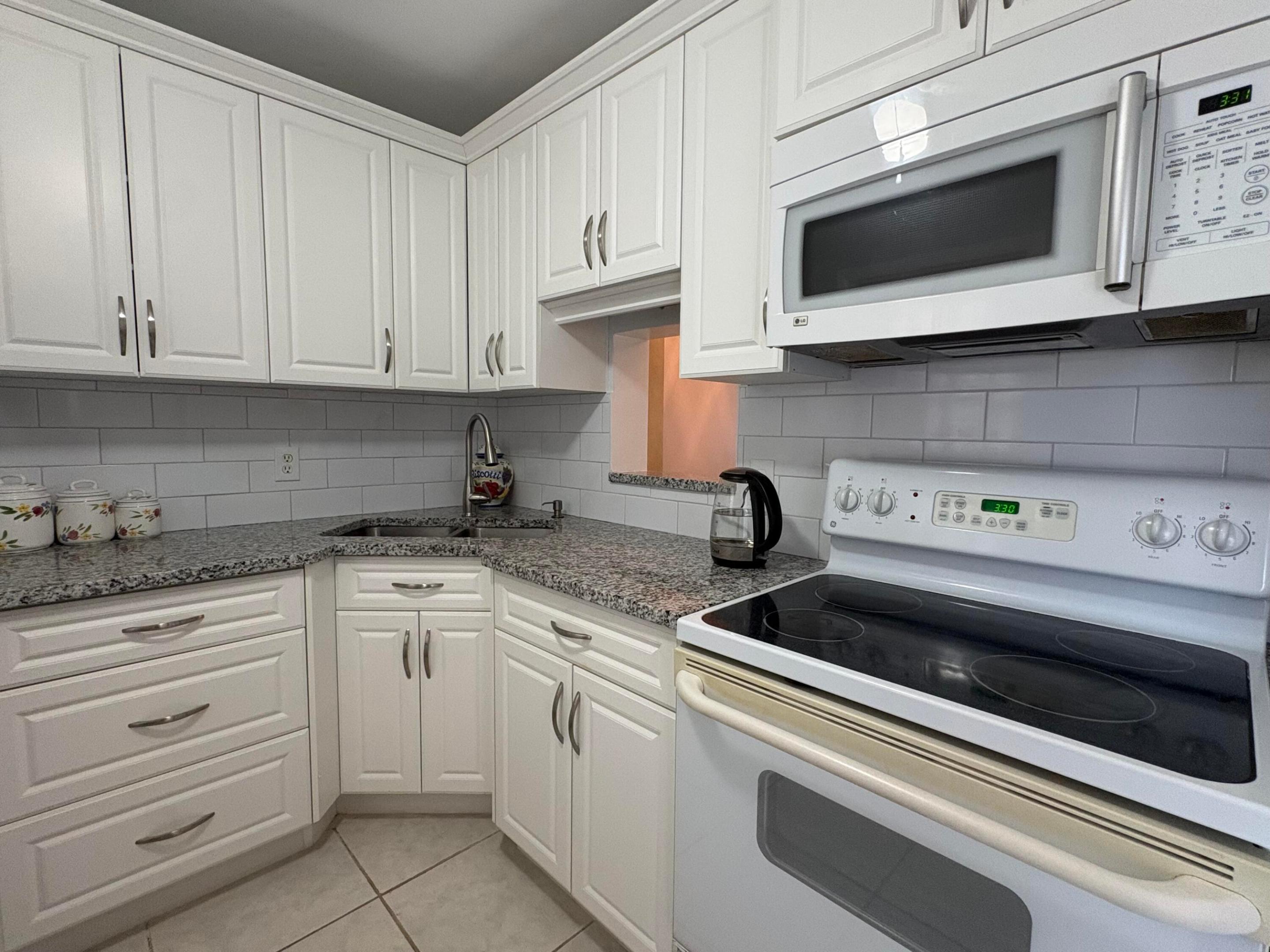 VILLAGE ROYALE CONDO 5 - Residential Lease