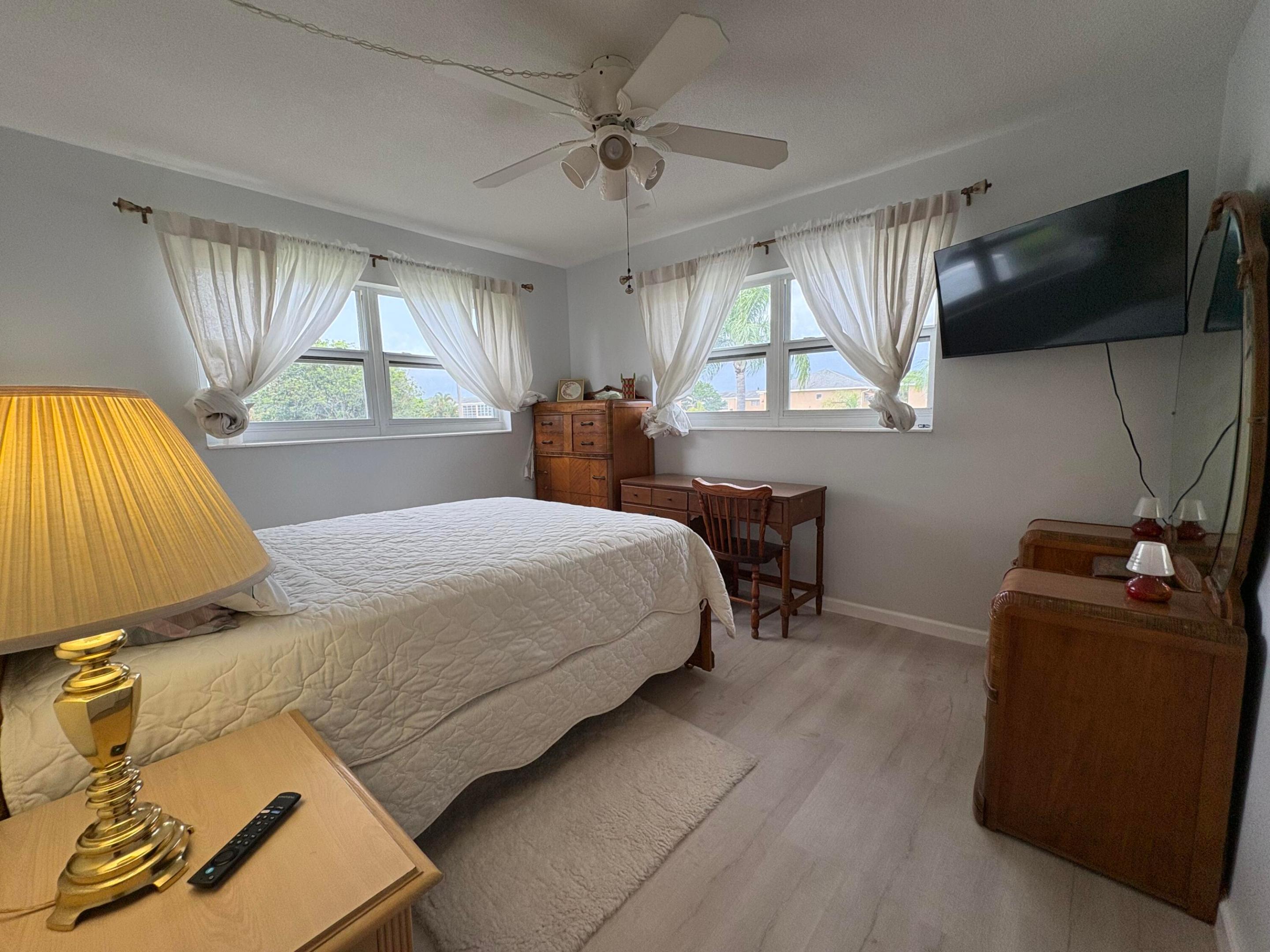 VILLAGE ROYALE CONDO 5 - Residential Lease