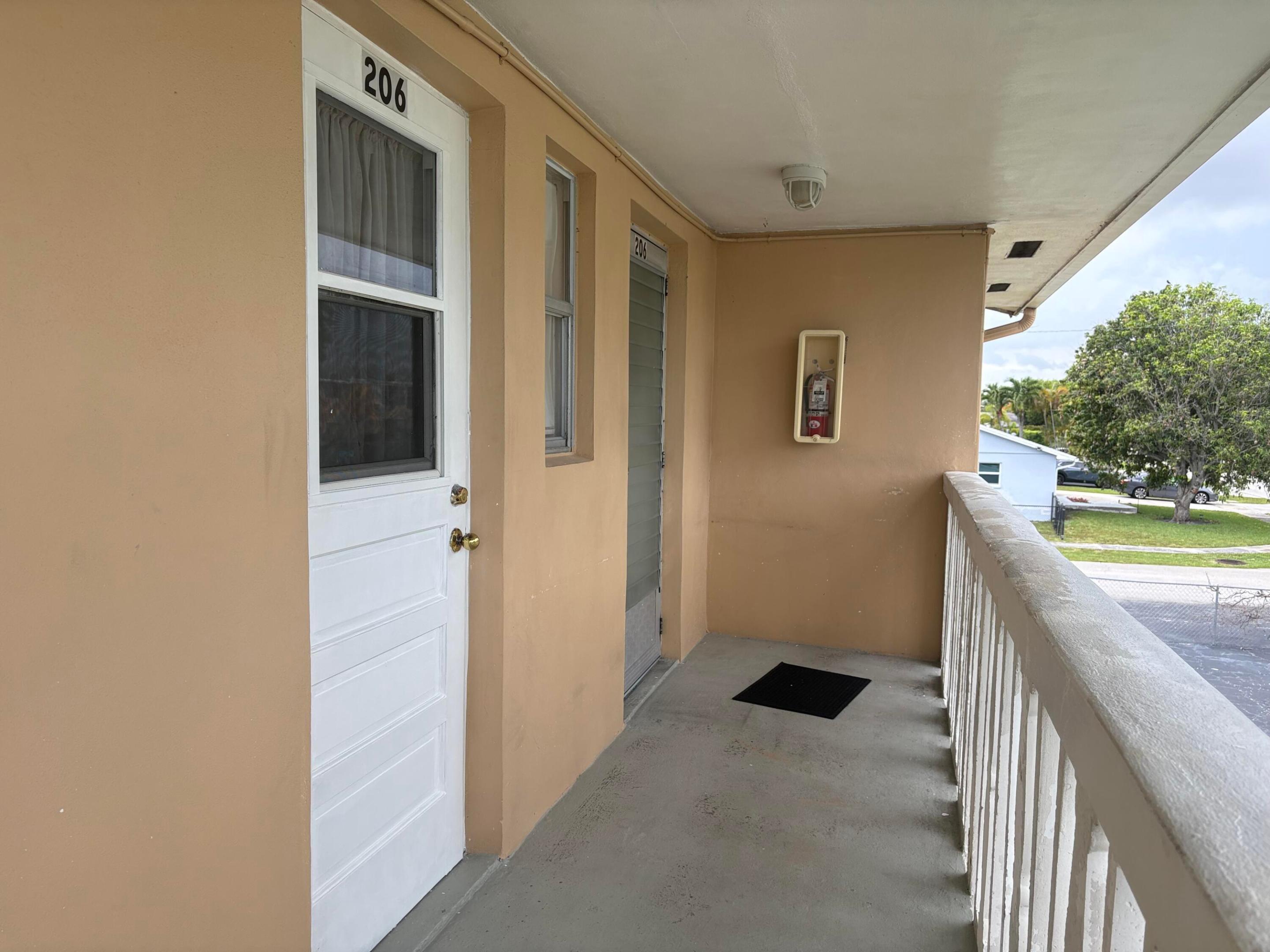 VILLAGE ROYALE CONDO 5 - Residential Lease
