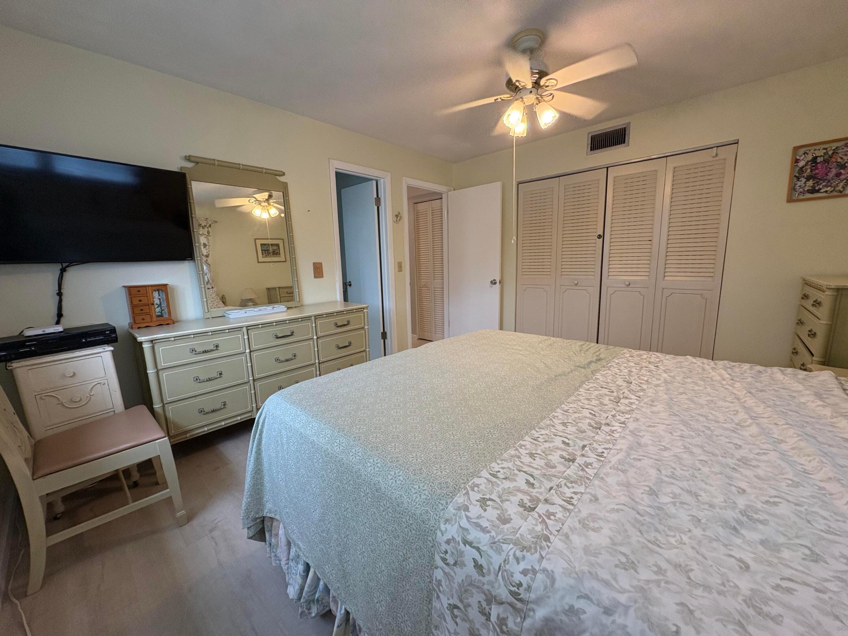 VILLAGE ROYALE CONDO 5 - Residential Lease