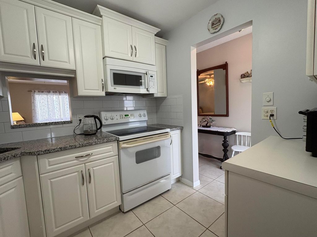 Photo of 108 NE 20th Avenue NE #206, Boynton Beach, FL 33435 (MLS # B26034644)