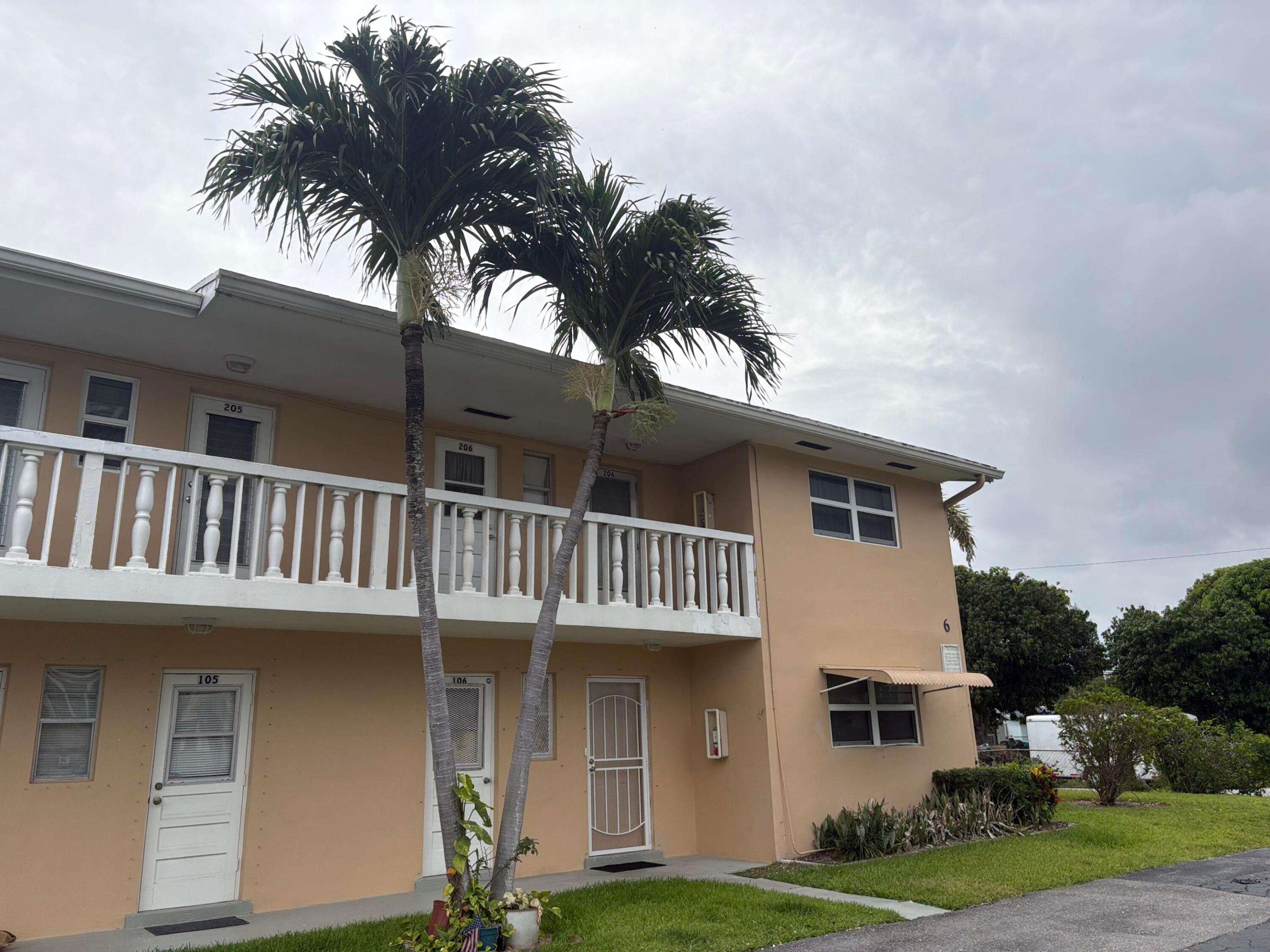 VILLAGE ROYALE CONDO 5 - Residential Lease