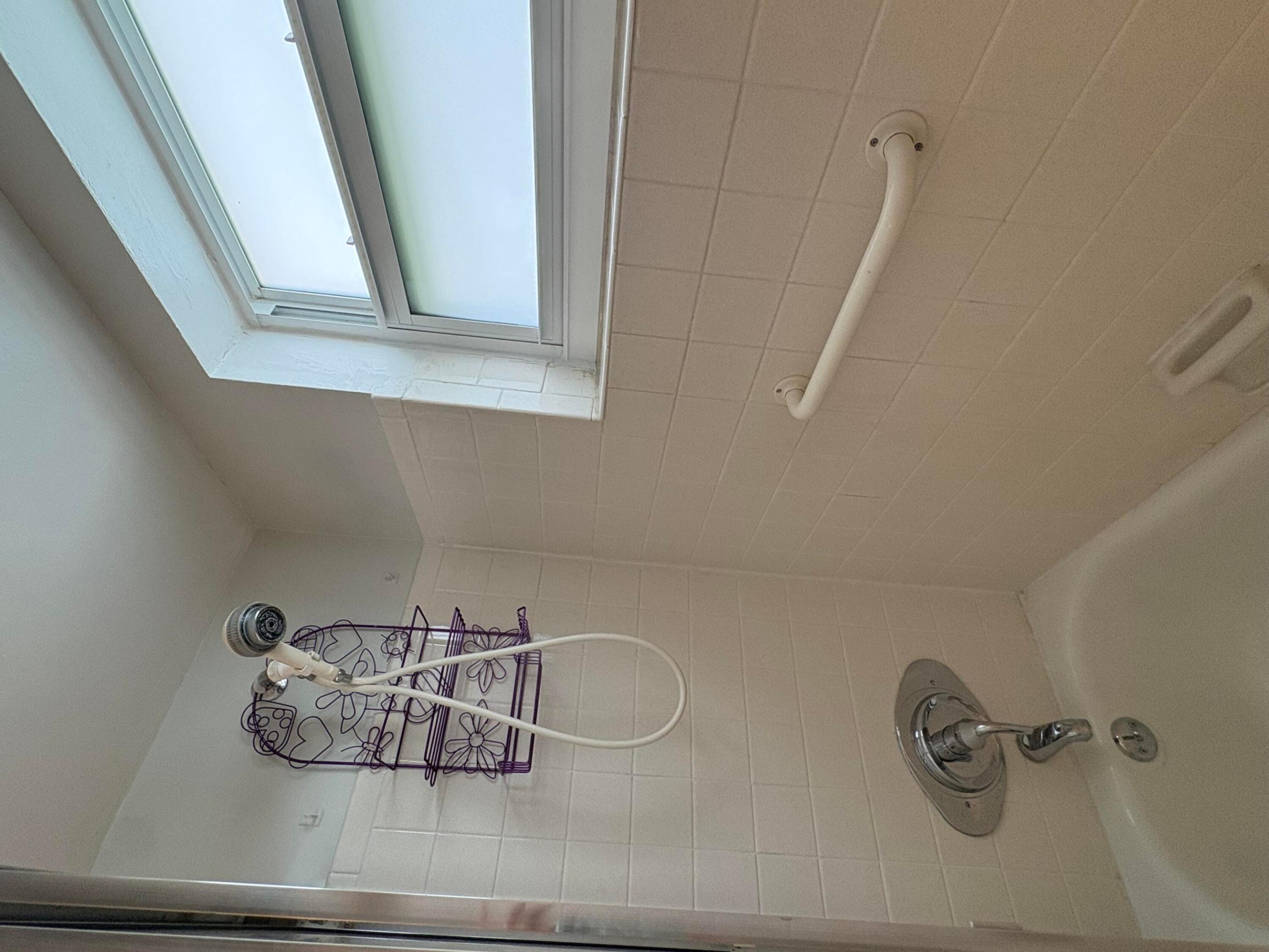 VILLAGE ROYALE CONDO 5 - Residential Lease