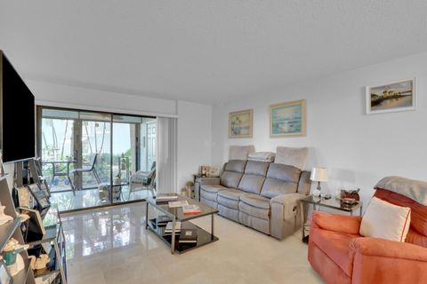 Condominium in Boynton Beach FL 10143 Mangrove Drive 14.jpg