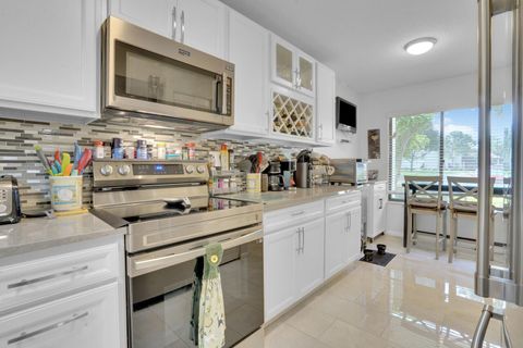 Condominium in Boynton Beach FL 10143 Mangrove Drive 8.jpg