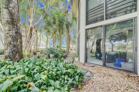 Condominium in Boynton Beach FL 10143 Mangrove Drive 27.jpg