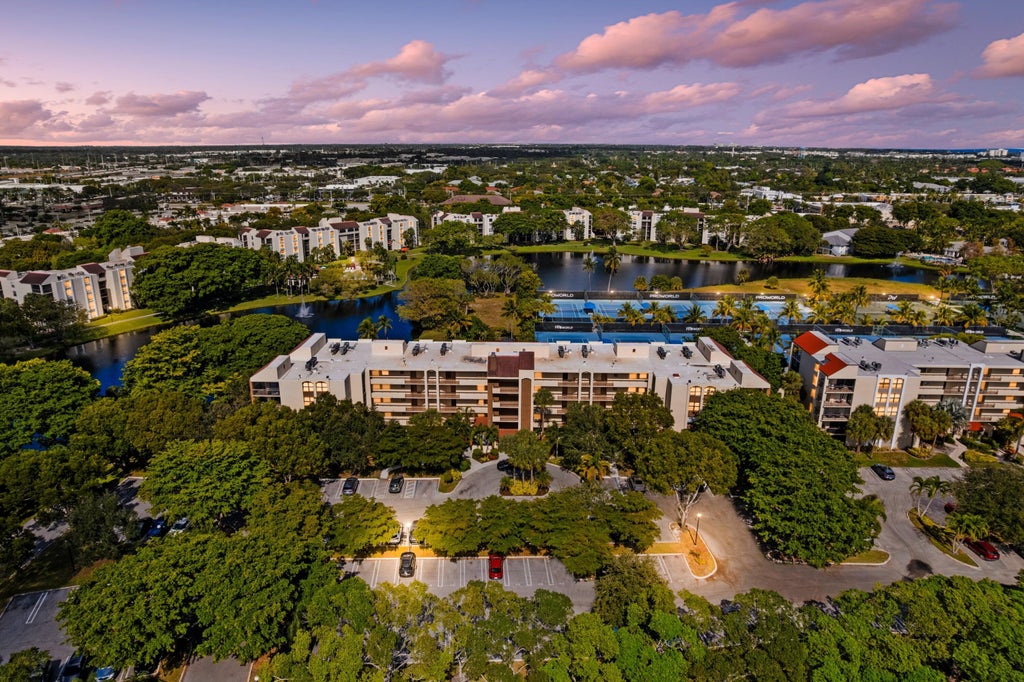 Photo of 955 Egret Circle #109, Delray Beach, FL 33444 (MLS # R11142059)