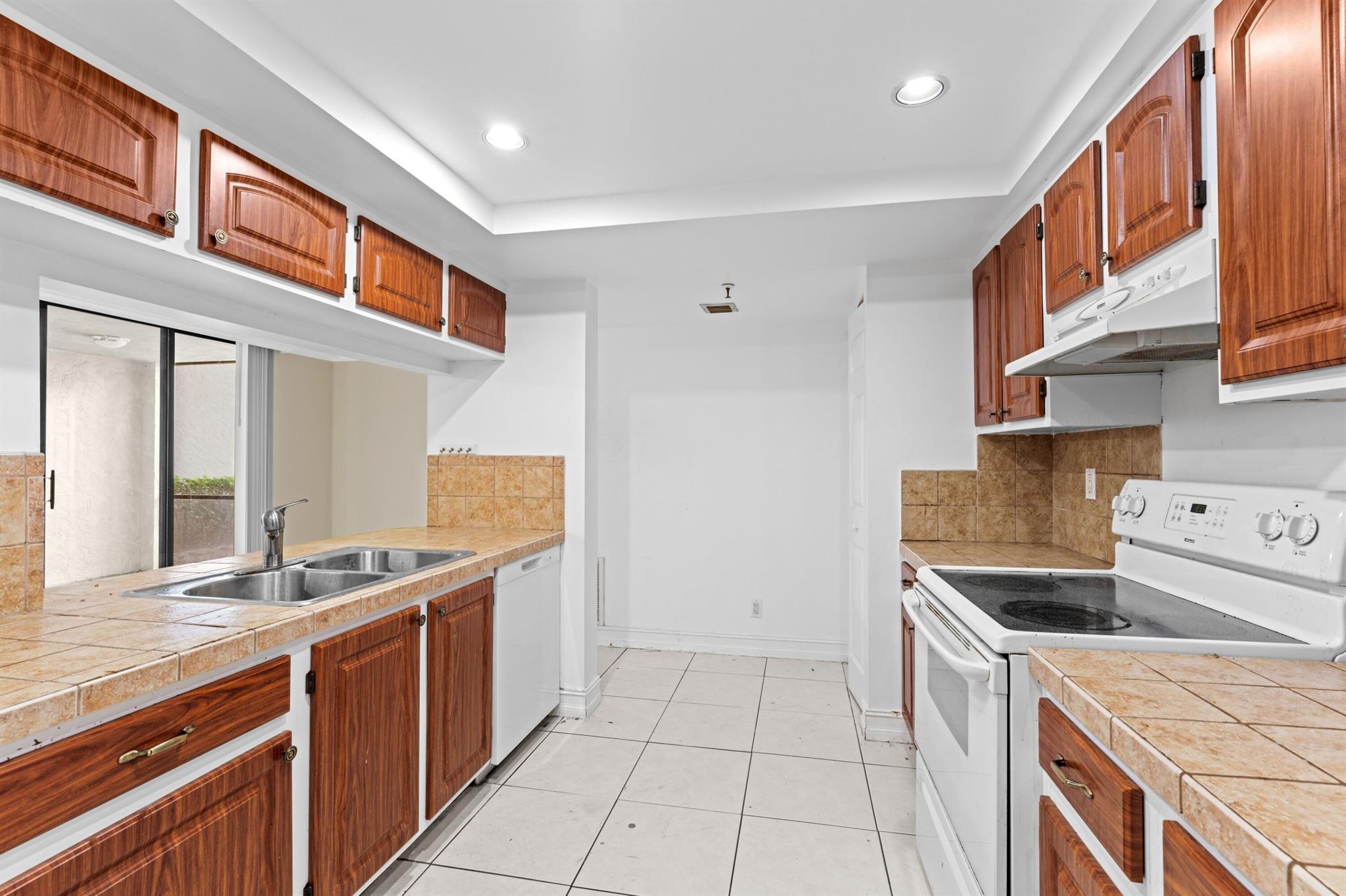 LAVERS RESORT & RACQUET C - Residential