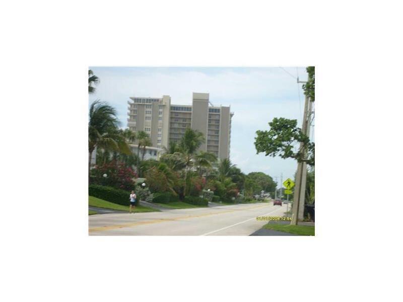 BEAUTIFULL 2BED/2BATH.FAMOUS OCEAN FRONT LANDMARK BUILDING. OCEAN AND INTERCOSTAL VIEWS .FURNISHED OR UNFURNISHED. AMAZING PRIVATE BEACH OCEAN FRONT POOL.SAUNA, EXCERSISE AND SOCIAL ROOM. COVER GARAGE.