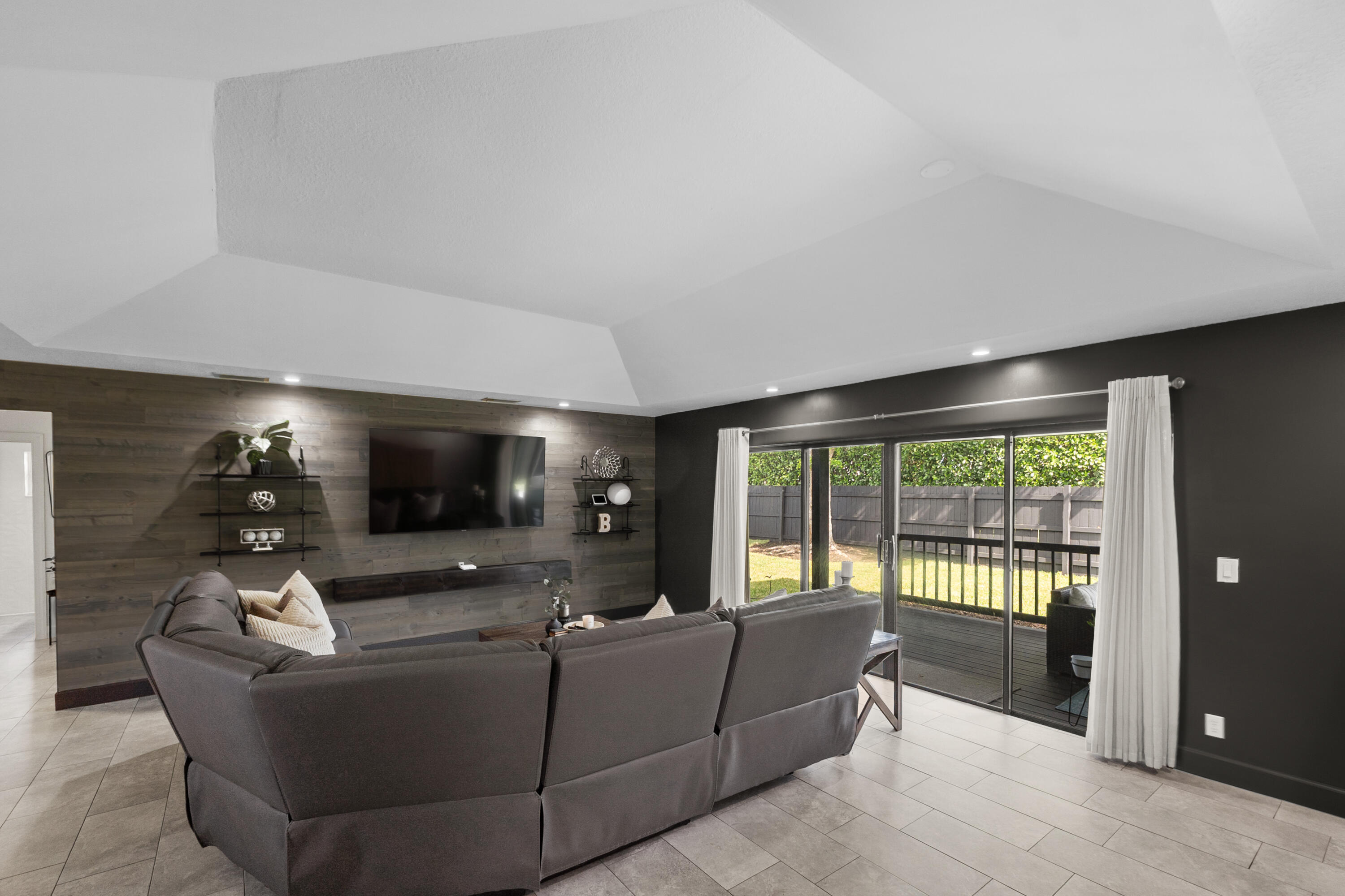 LAKES OF SHERBROOKE PH 7 - Residential