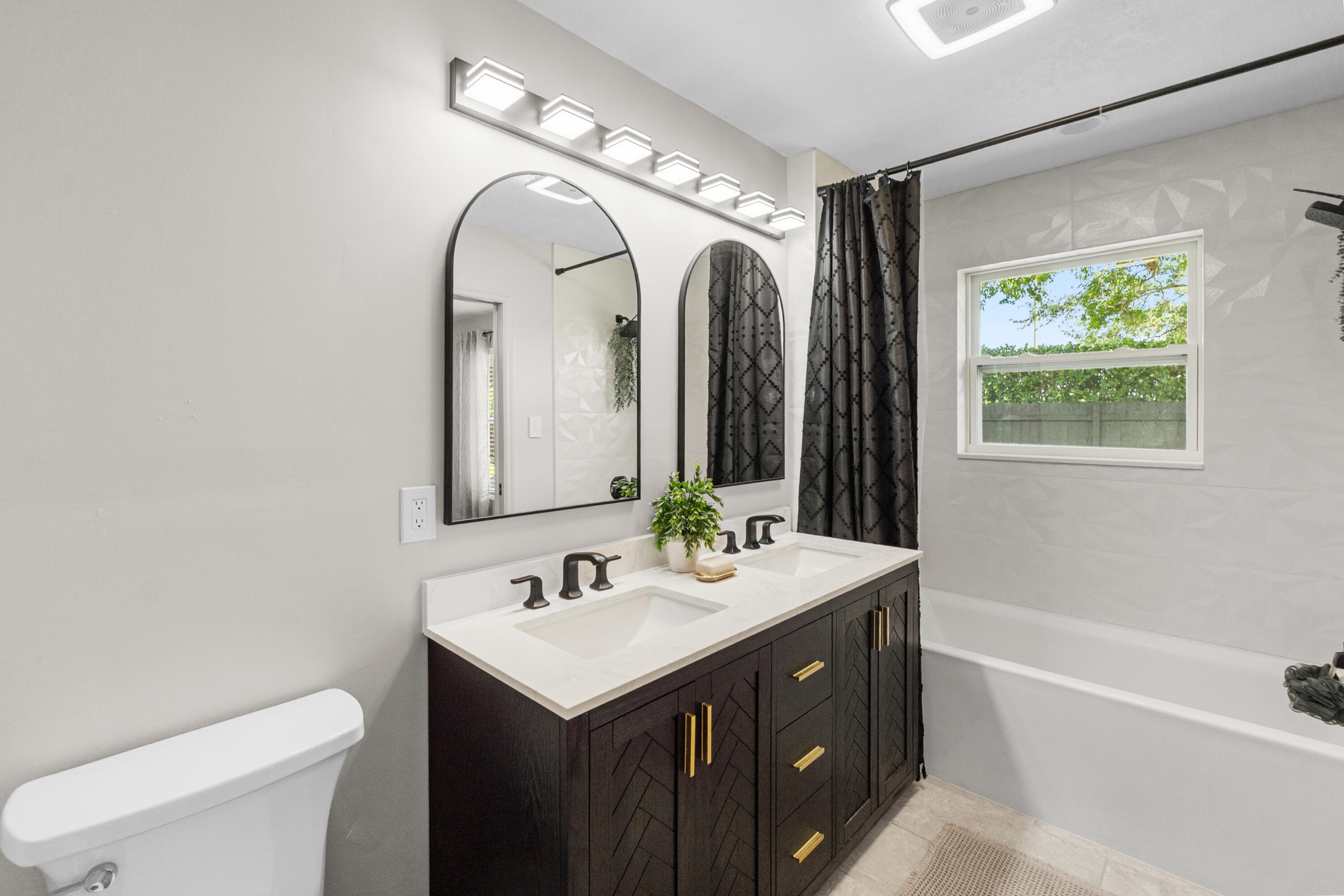 LAKES OF SHERBROOKE PH 7 - Residential