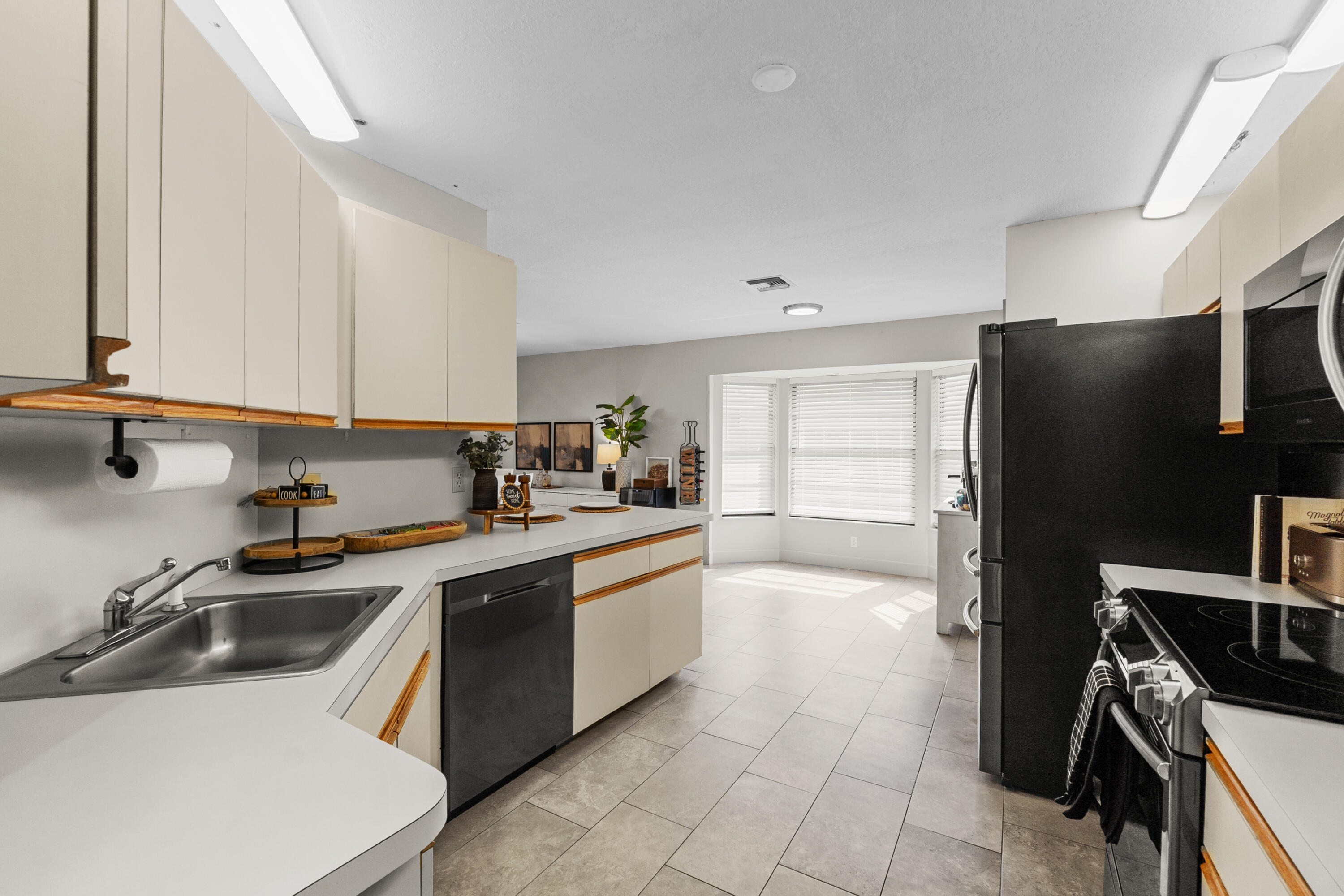 LAKES OF SHERBROOKE PH 7 - Residential