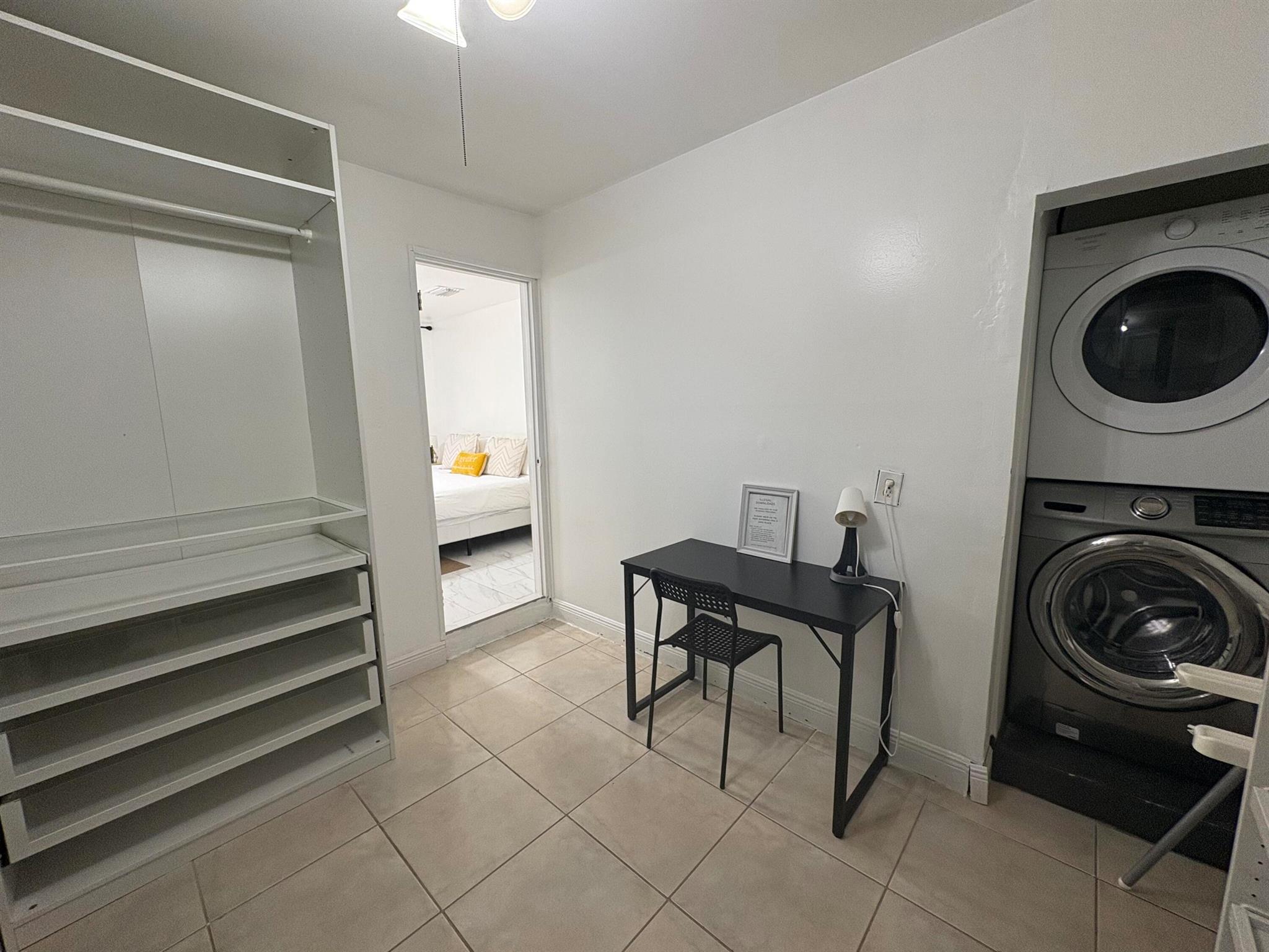 CRESTHAVEN NO 5 - Residential Lease