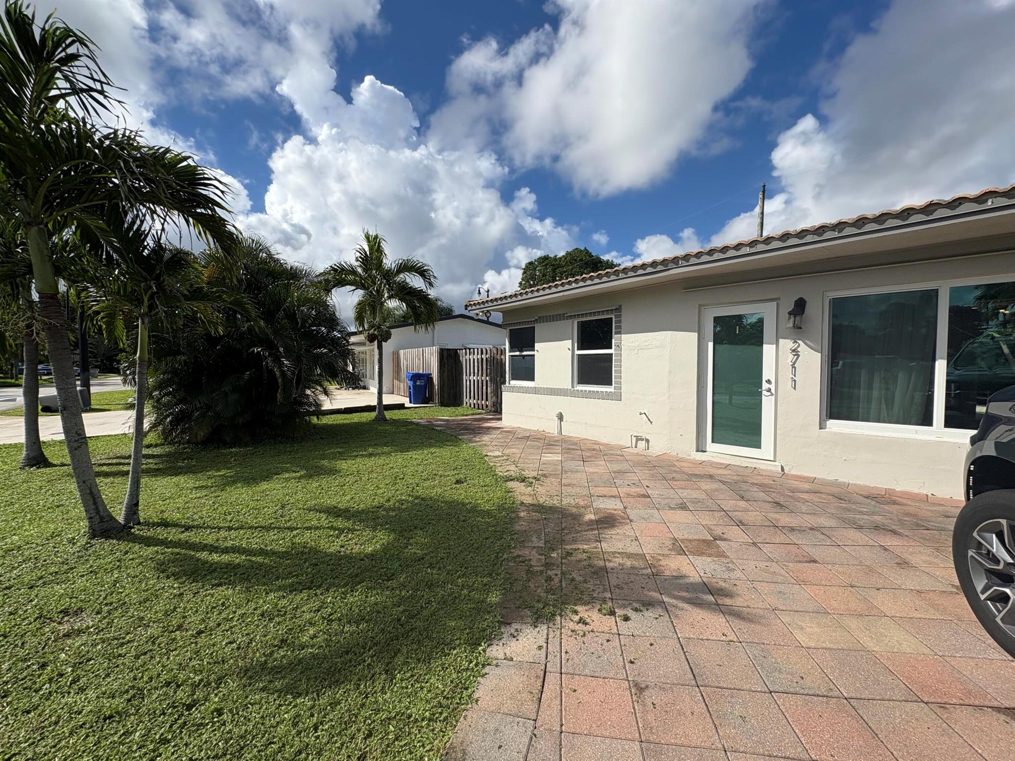 CRESTHAVEN NO 5 - Residential Lease