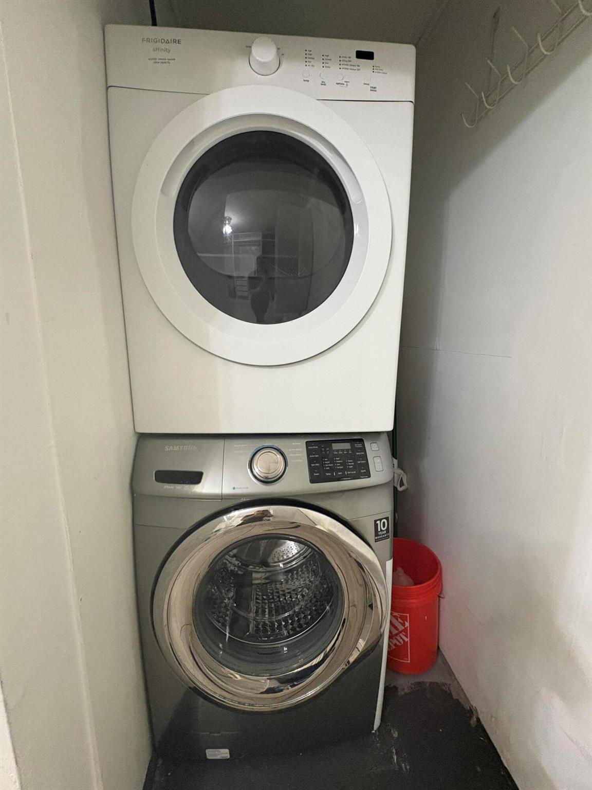 CRESTHAVEN NO 5 - Residential Lease