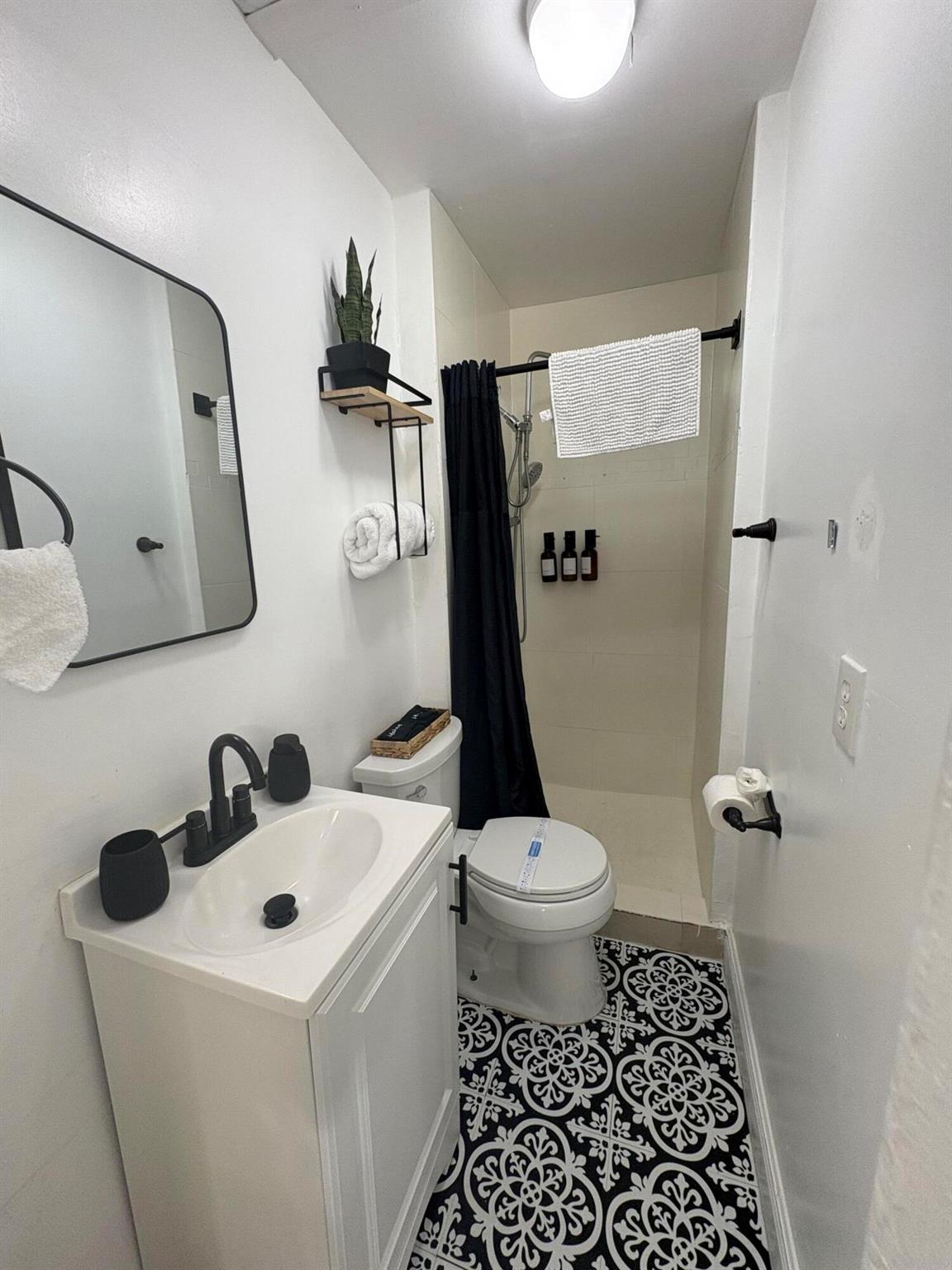 CRESTHAVEN NO 5 - Residential Lease