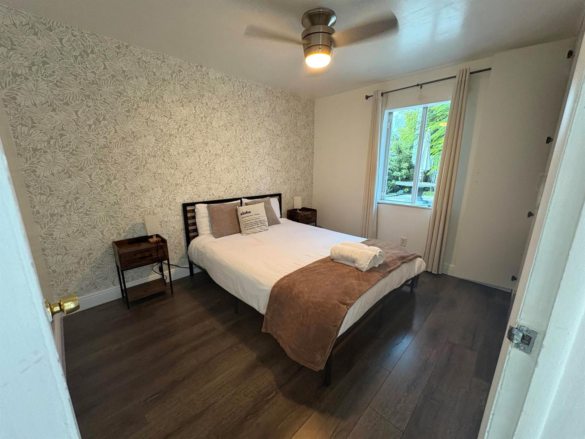 CRESTHAVEN NO 5 - Residential Lease