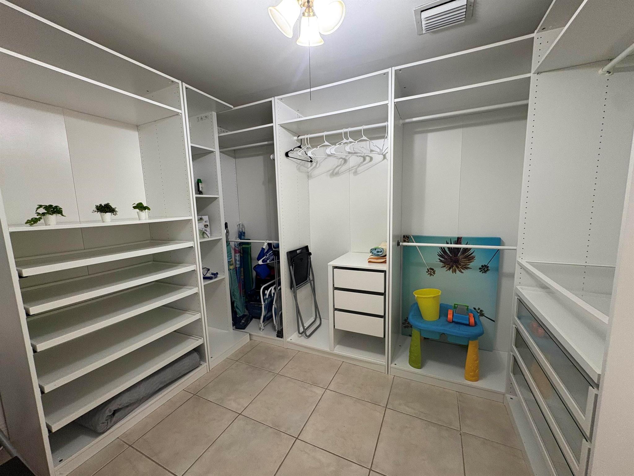 CRESTHAVEN NO 5 - Residential Lease