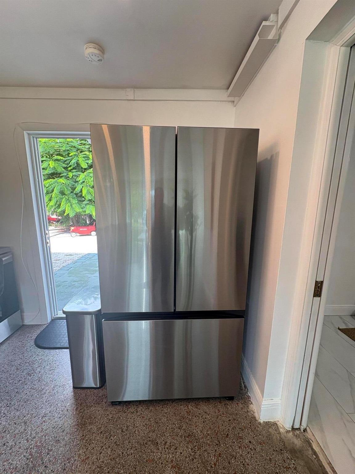 CRESTHAVEN NO 5 - Residential Lease