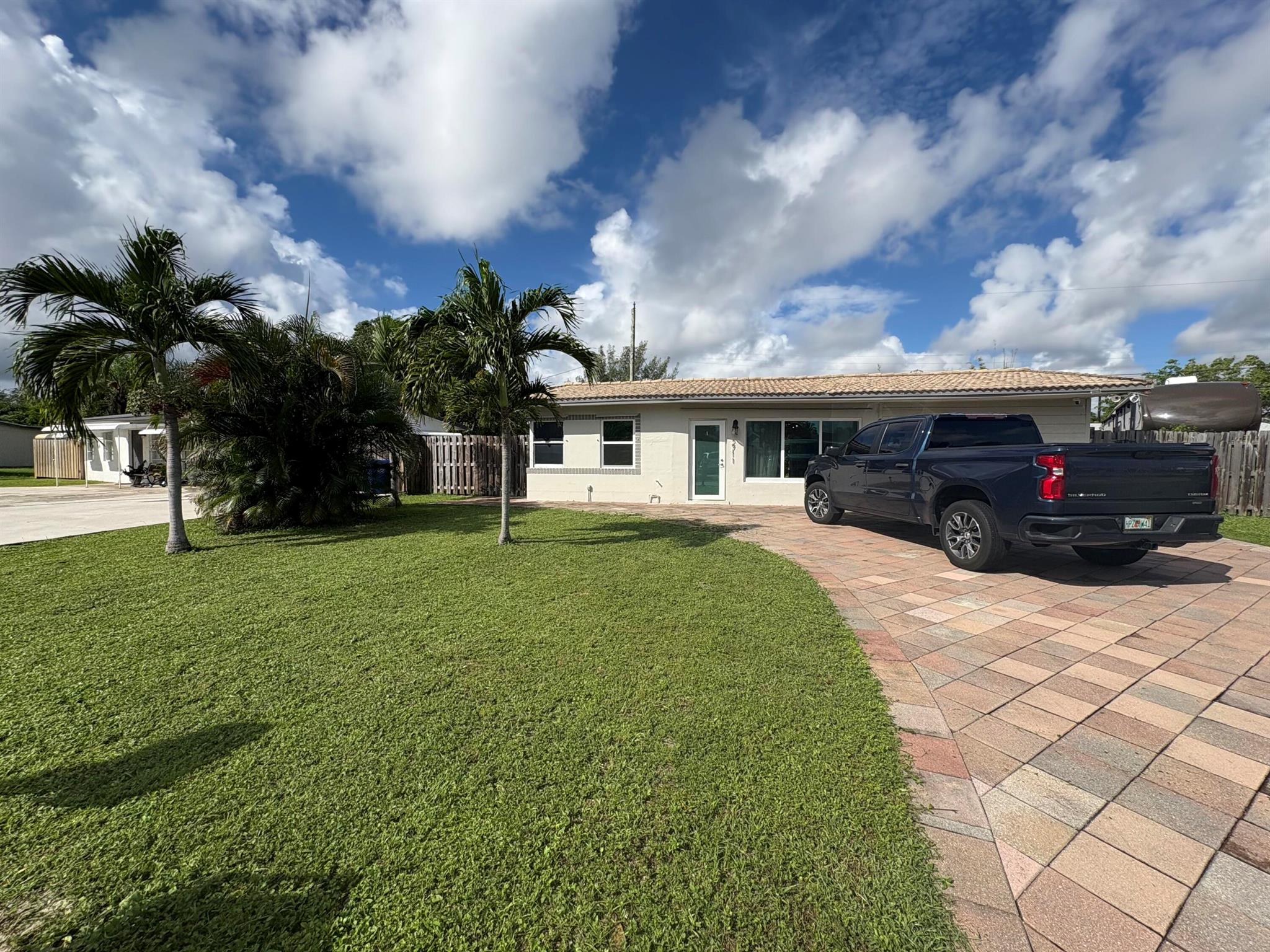 CRESTHAVEN NO 5 - Residential Lease