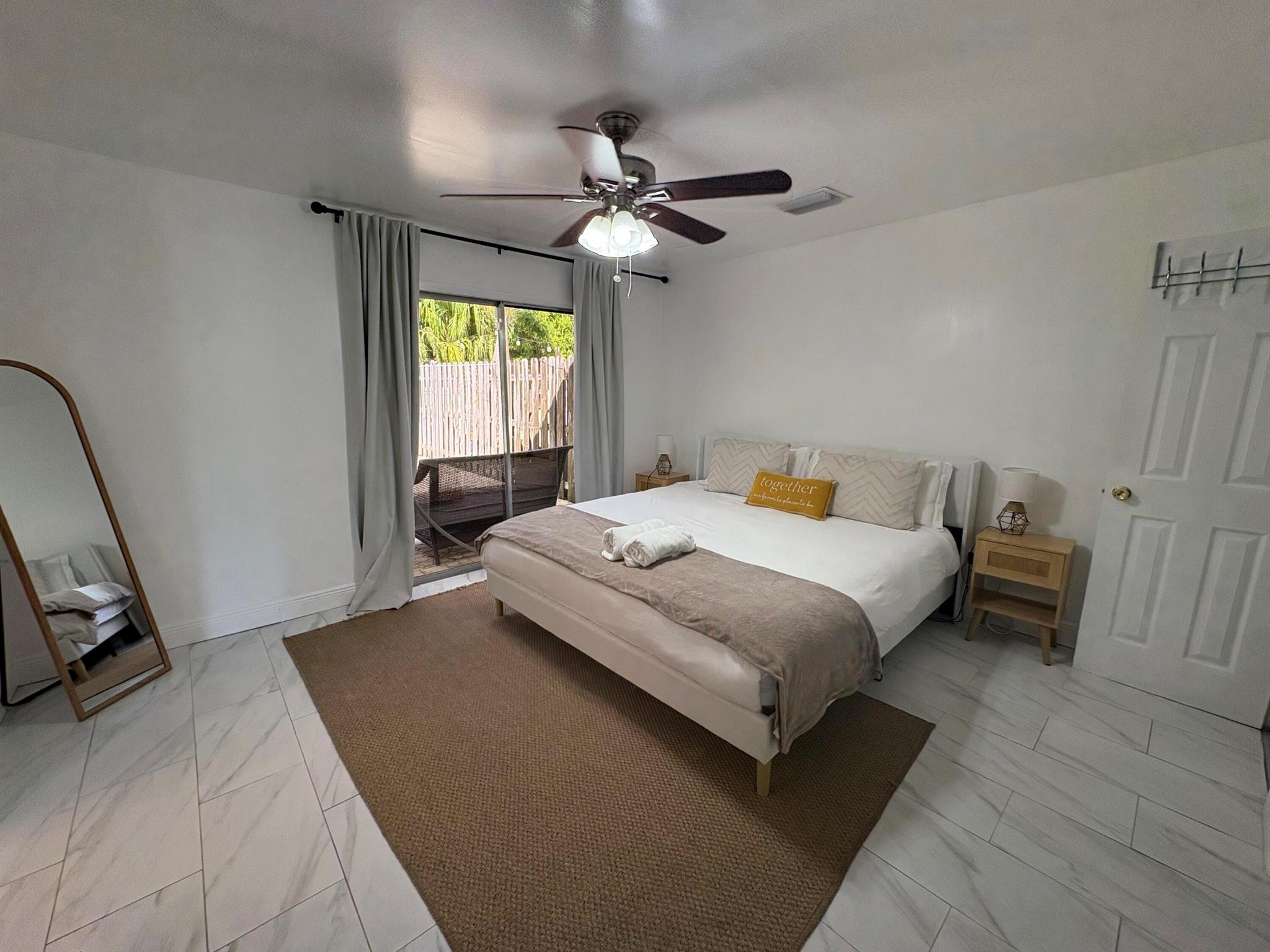 CRESTHAVEN NO 5 - Residential Lease