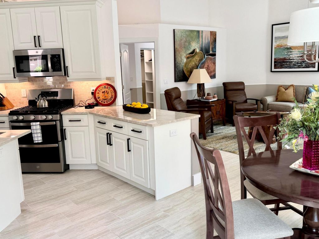 Photo of 25 Via Carrara, Palm Beach Gardens, FL 33418 (MLS # B26005618)