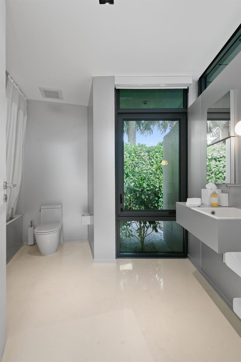 JUPITER INLET BEACH COLON - Residential