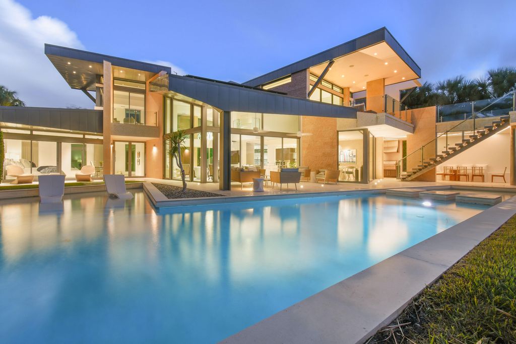 Photo of 100 Lighthouse Drive, Jupiter Inlet Colony, FL 33469 (MLS # R10932249)