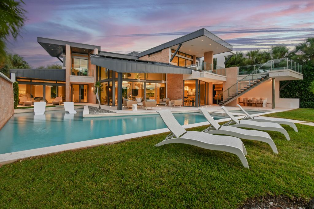 Photo of 100 Lighthouse Drive, Jupiter Inlet Colony, FL 33469 (MLS # R10932249)