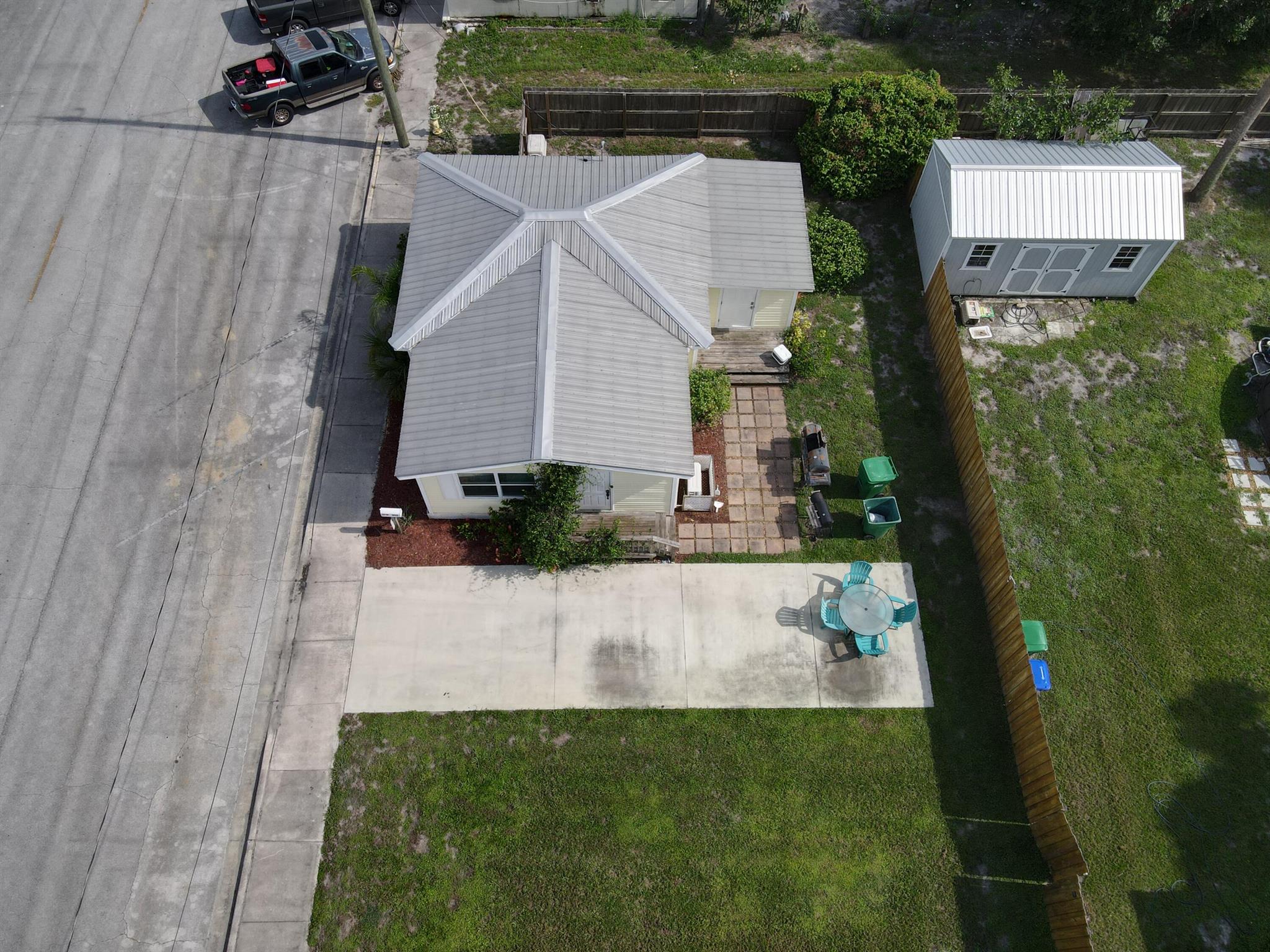 305 SW 2nd Street