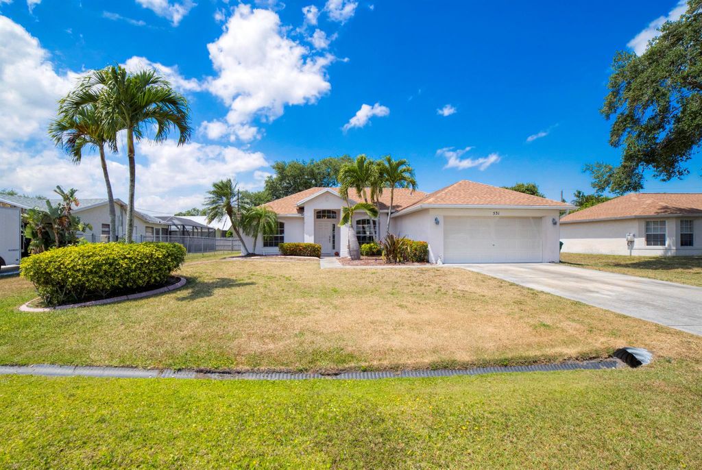 Photo of 531 SE Maple Terrace, Port St Lucie, FL 34983 (MLS # R10977198)
