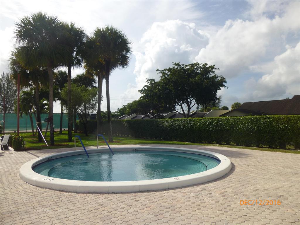 GOLDEN LAKES VILLAGE CONDO E - Residential