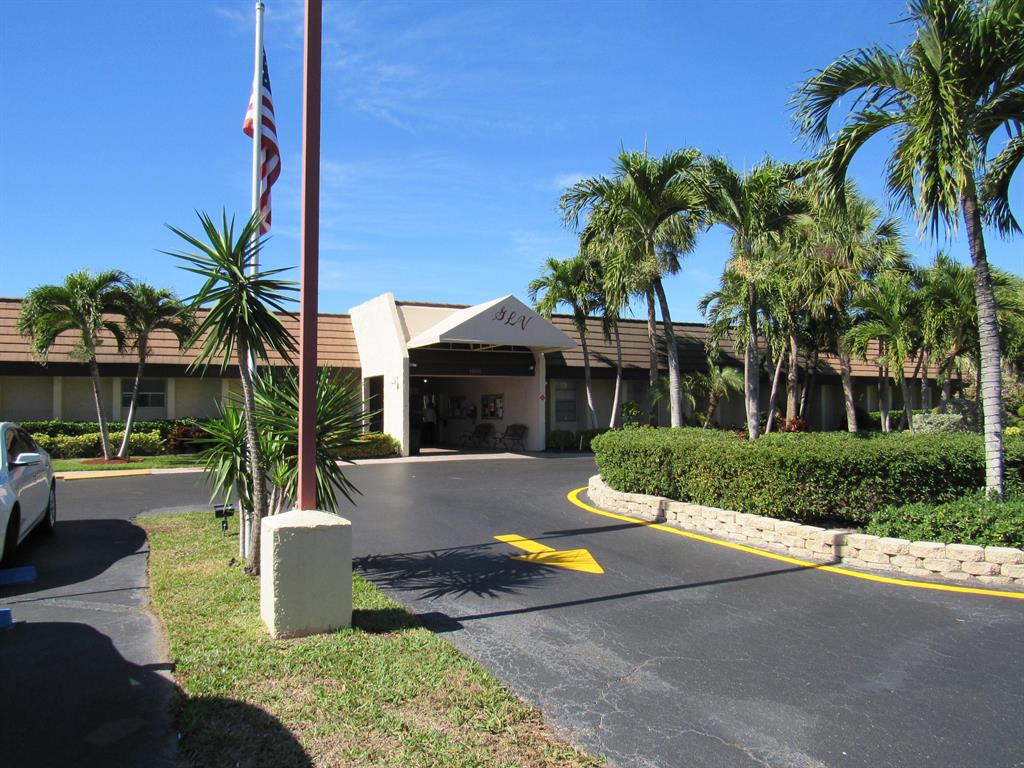 GOLDEN LAKES VILLAGE CONDO E - Residential