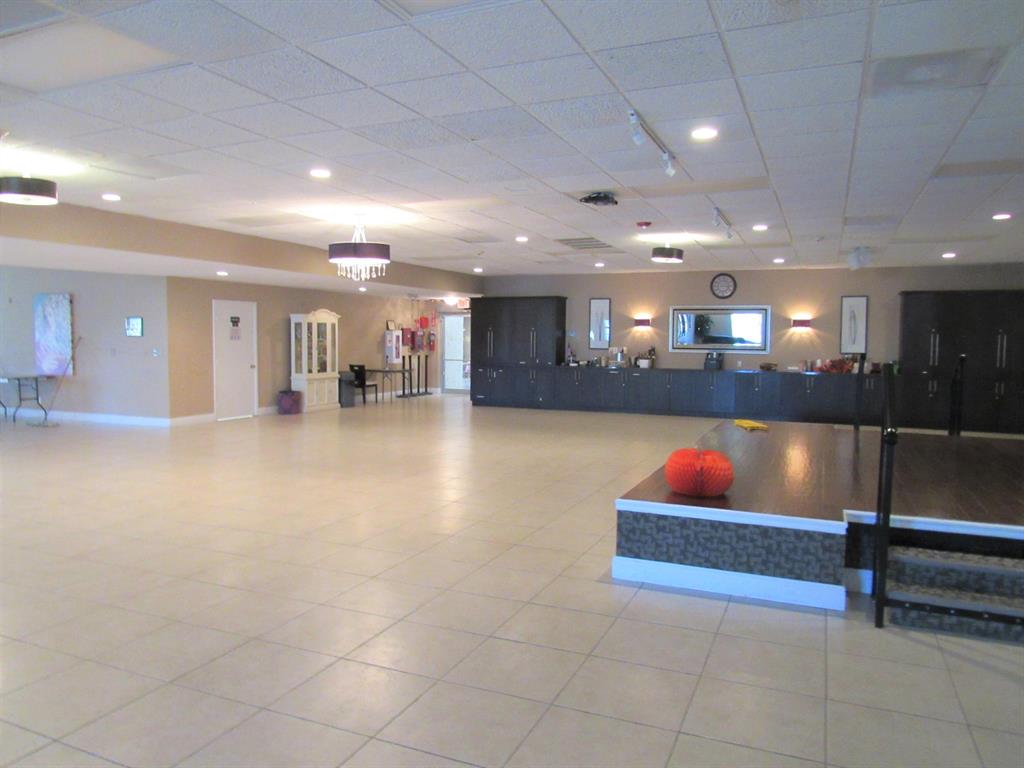 GOLDEN LAKES VILLAGE CONDO E - Residential