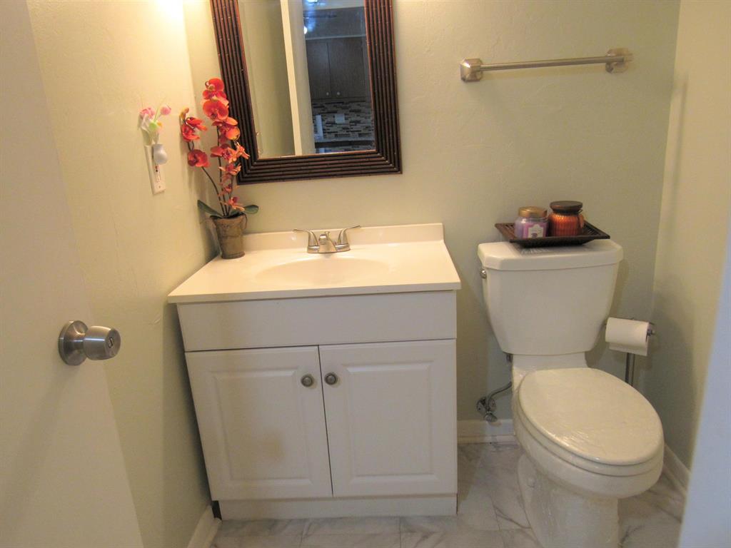 GOLDEN LAKES VILLAGE CONDO E - Residential