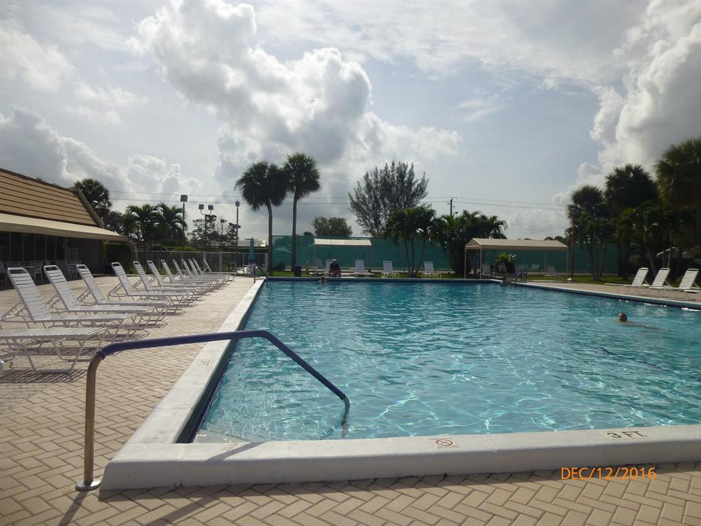 GOLDEN LAKES VILLAGE CONDO E - Residential