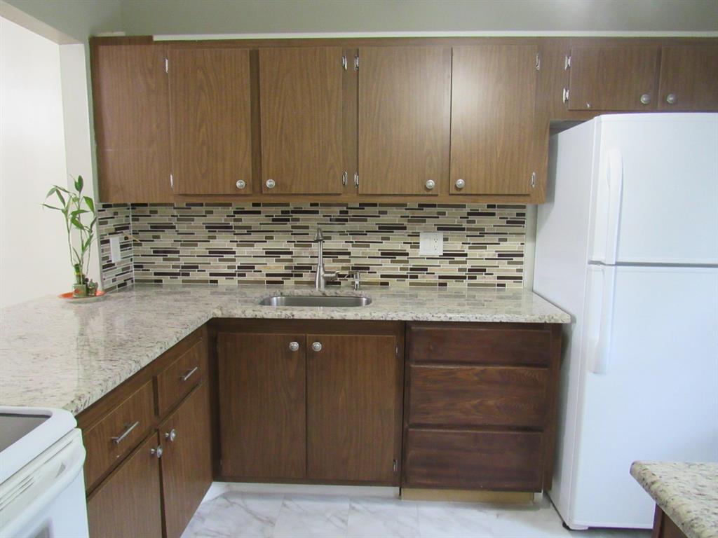 GOLDEN LAKES VILLAGE CONDO E - Residential