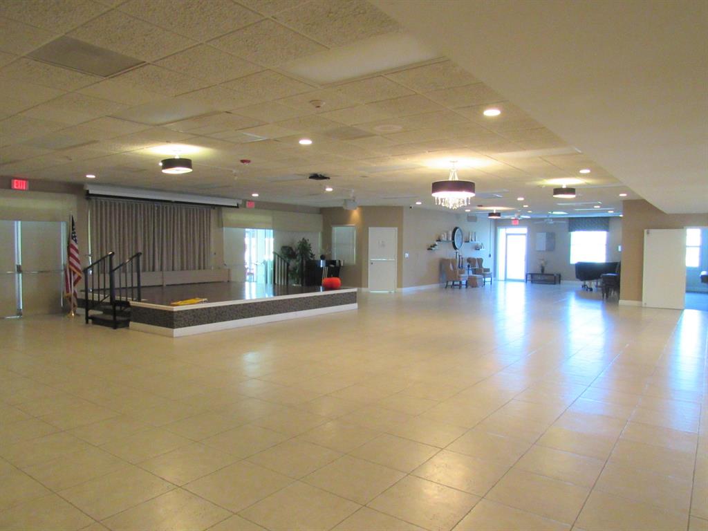 GOLDEN LAKES VILLAGE CONDO E - Residential