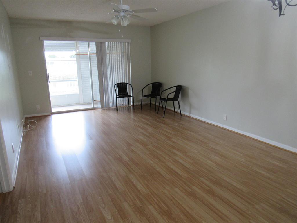 GOLDEN LAKES VILLAGE CONDO E - Residential