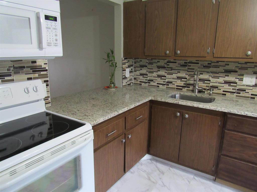 GOLDEN LAKES VILLAGE CONDO E - Residential