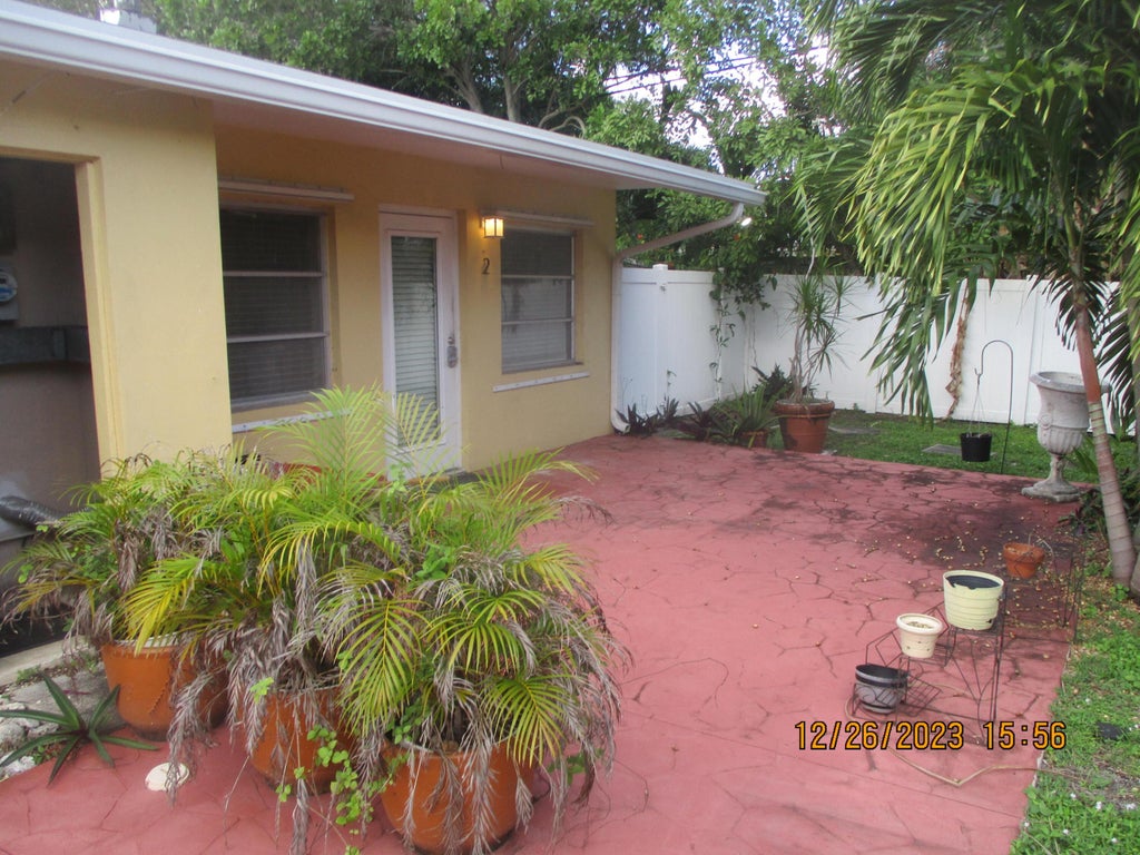 Photo of 605 NE 14TH Place #2, Fort Lauderdale, FL 33304 (MLS # B26092719)